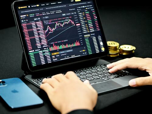 Arriva il "Grande Fratello" fiscale della Ue. Cos'è la Dac-8 e come controlla ogni reddito