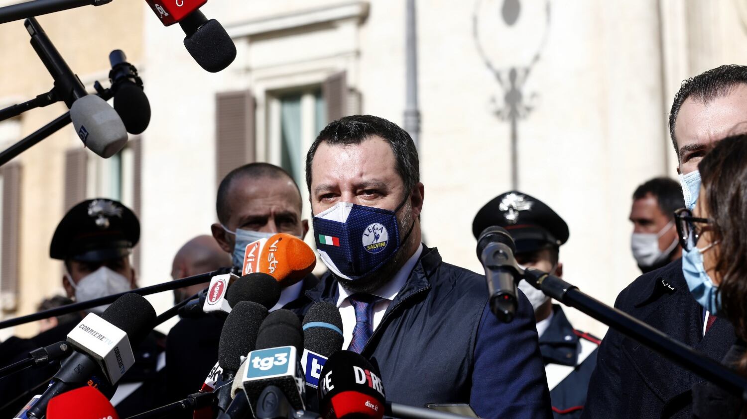 Il consiglio di Salvini alla Meloni: "Non deve isolarsi, serve responsabilità"