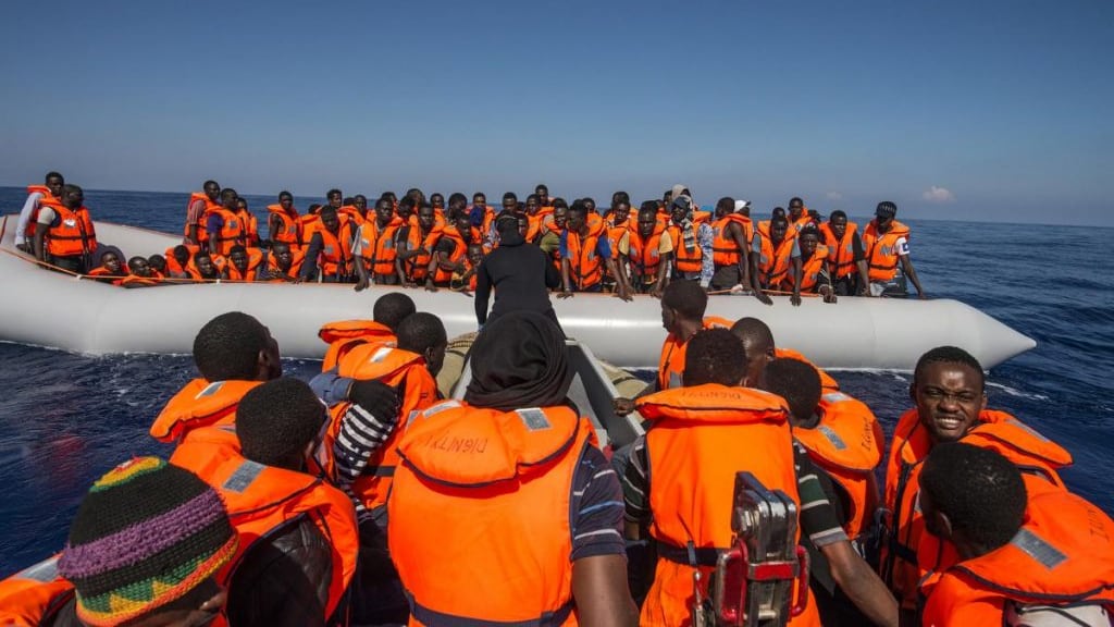 Frontiere chiuse ma non i porti, così l'Italia finge di sigillarsi