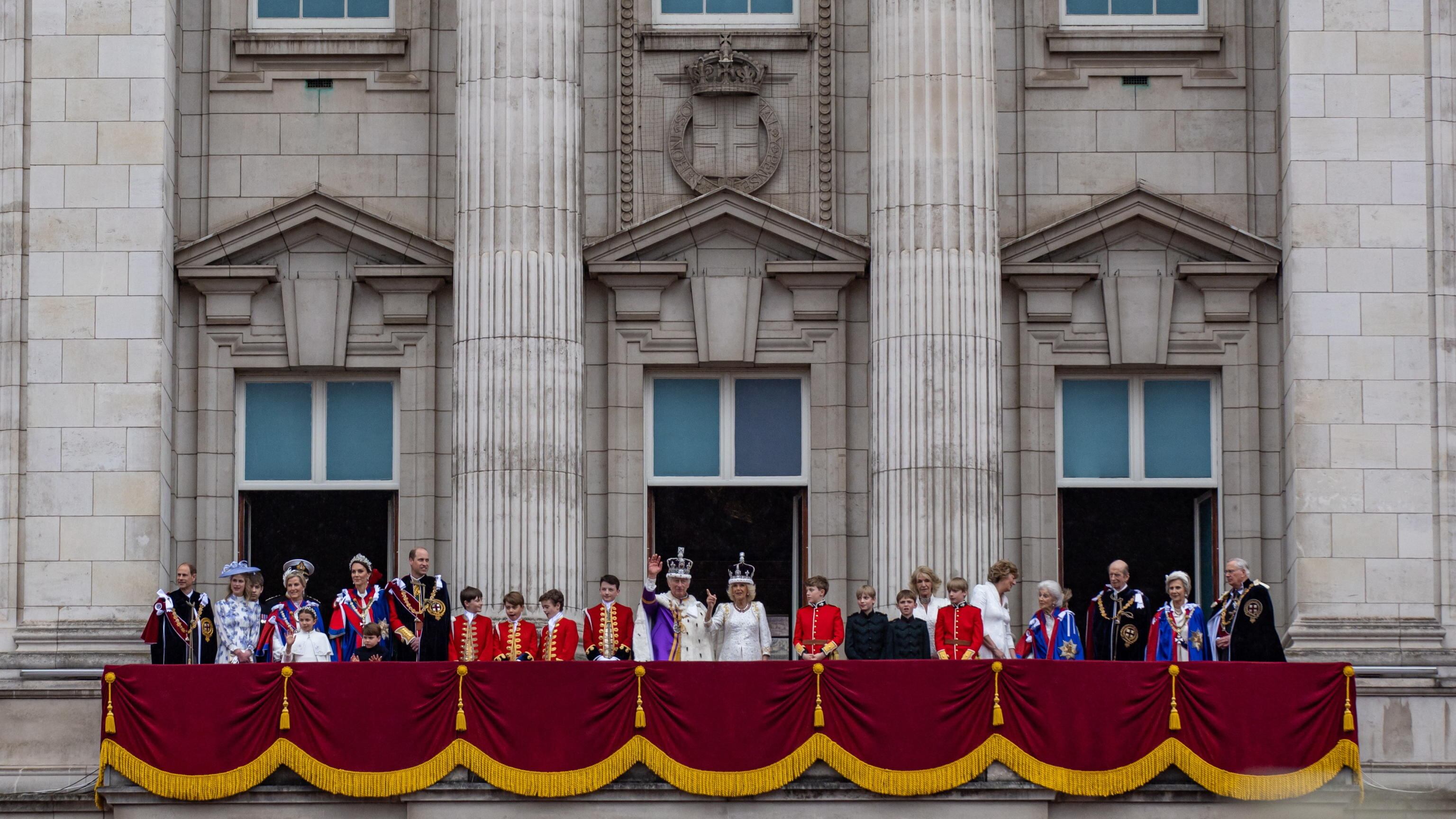 “Piena di fazioni”. La verità sulla royal family: è davvero così unita come sembra?