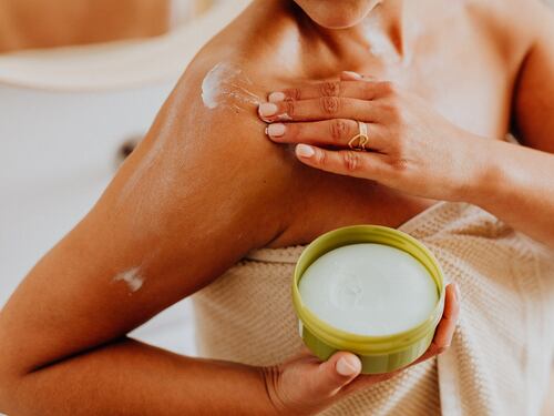 Estate, pelle secca e ruvida: ecco come combatterla