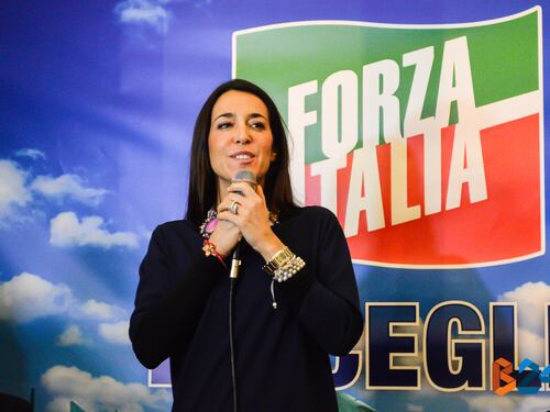 La processione degli avversari per invocare Berlusconi