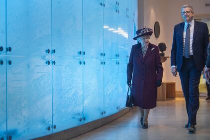 La Regina in visita ai servizi segreti: foto 10