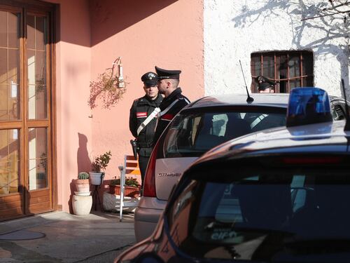 Uccide il marito: "Ubriaco contro mio figlio"