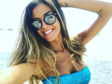 Giorgia Palmas sexy al mare 9