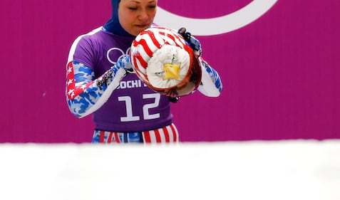 Aquile, mostri e teschi: i caschi più strani dell'Olimpiade 2