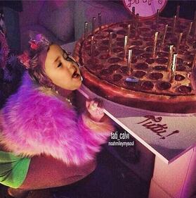 Miley Cirus compie 22 anni e festeggia su Instagram 15