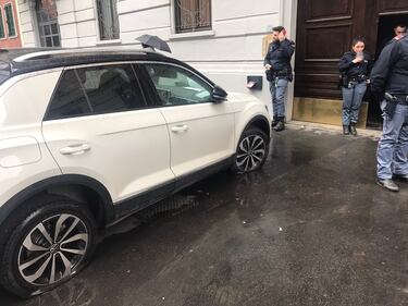 Ecco i suv con le gomme tagliate e i volantini degli eco-attivisti 2