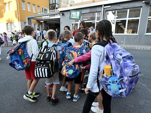Scuola, Valditara agli studenti: “Il nuovo anno nel segno del rispetto”. Salvini: “Godetevi ogni campanella”