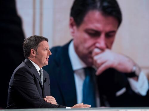 Conte apre al rimpasto. Renzi: "Accelerare o lasciamo"