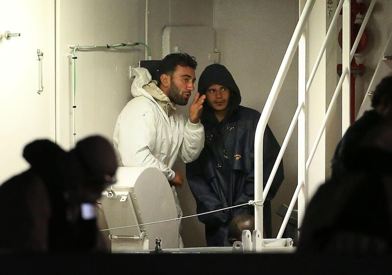 Gli scafisti provano a confondersi tra i superstiti 2
