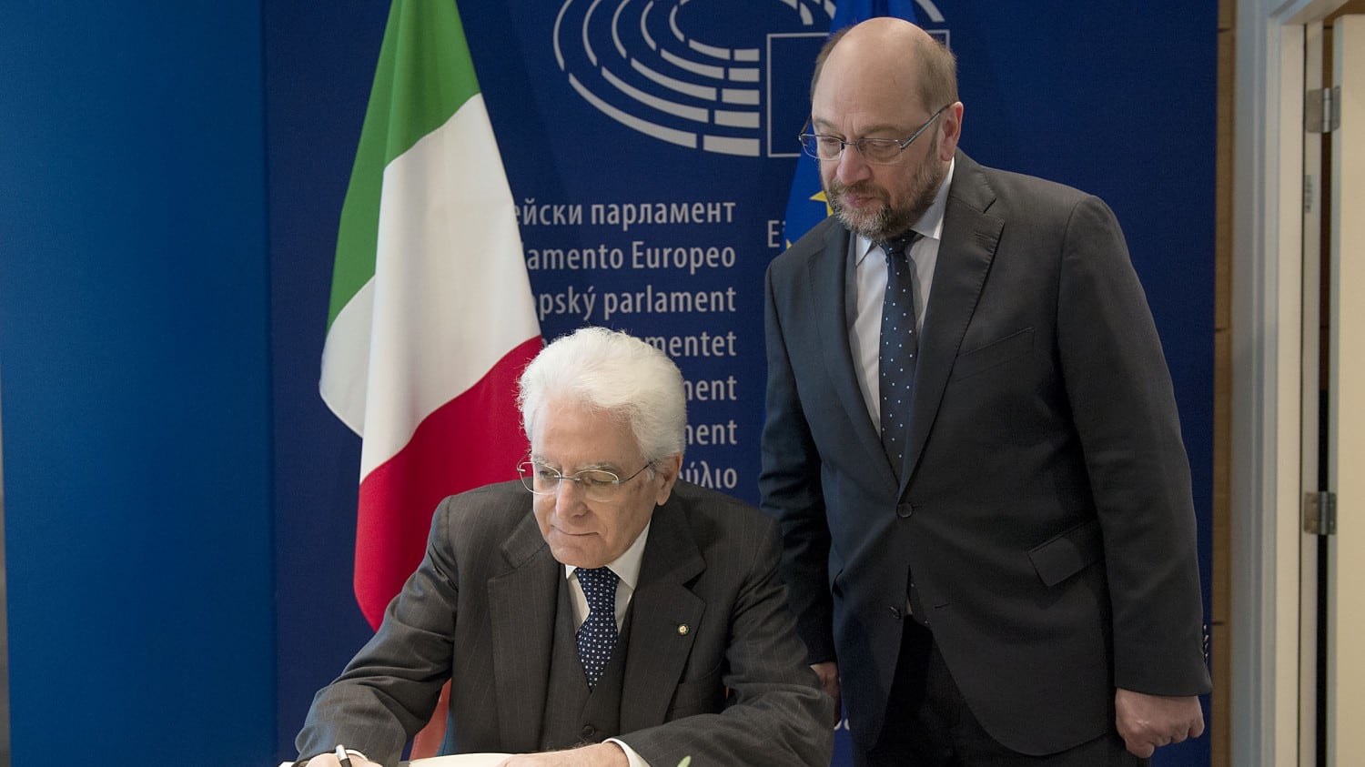 Mattarella al Parlamento Ue: "Non sbarriamo le frontiere"