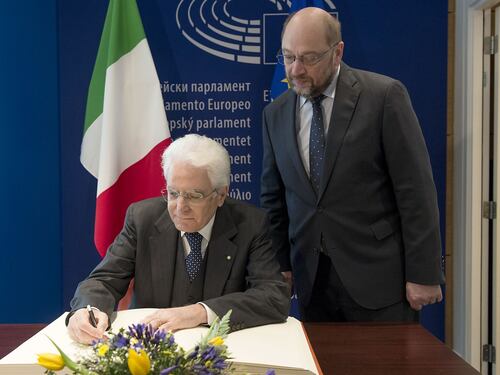 Mattarella al Parlamento Ue: "Non sbarriamo le frontiere"