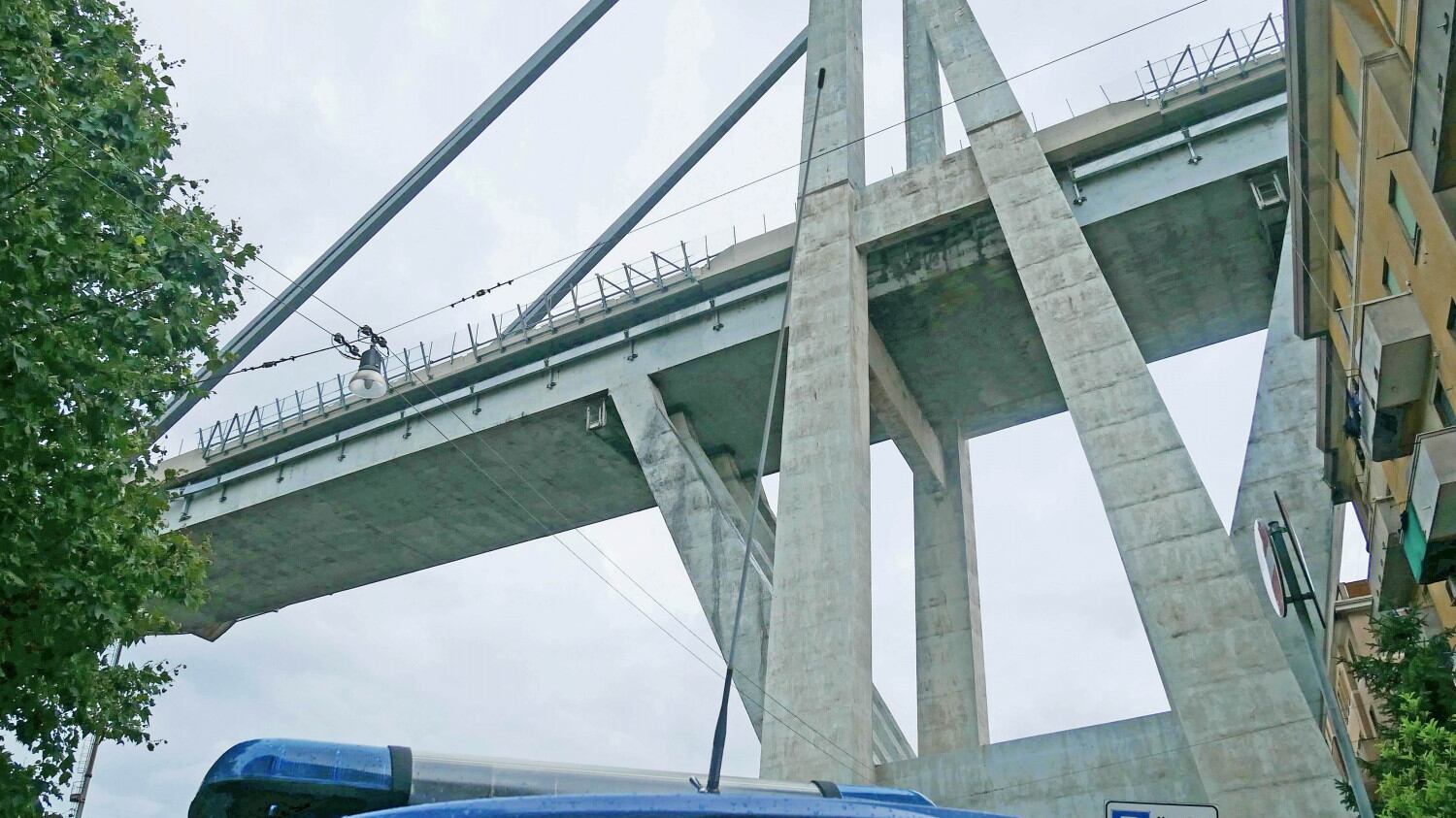 Paura a Genova: scricchiola il ponte Morandi