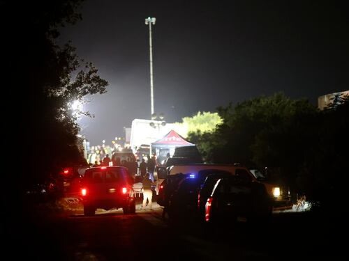 Texas, strage di migranti: 50 morti chiusi in un tir. "Colpa della legge-Biden"