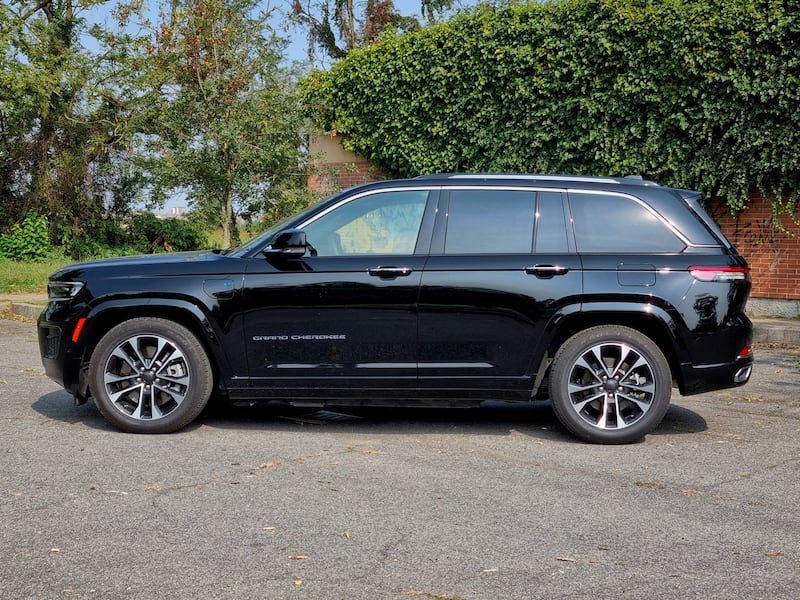 Jeep Grand Cherokee 4xe, guarda la gallery del nuovo SUV Premium 12