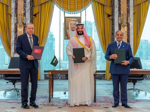 Nasce la “mini Nato sunnita”: cosa c’è dietro il patto tra Arabia Saudita, Turchia e Pakistan