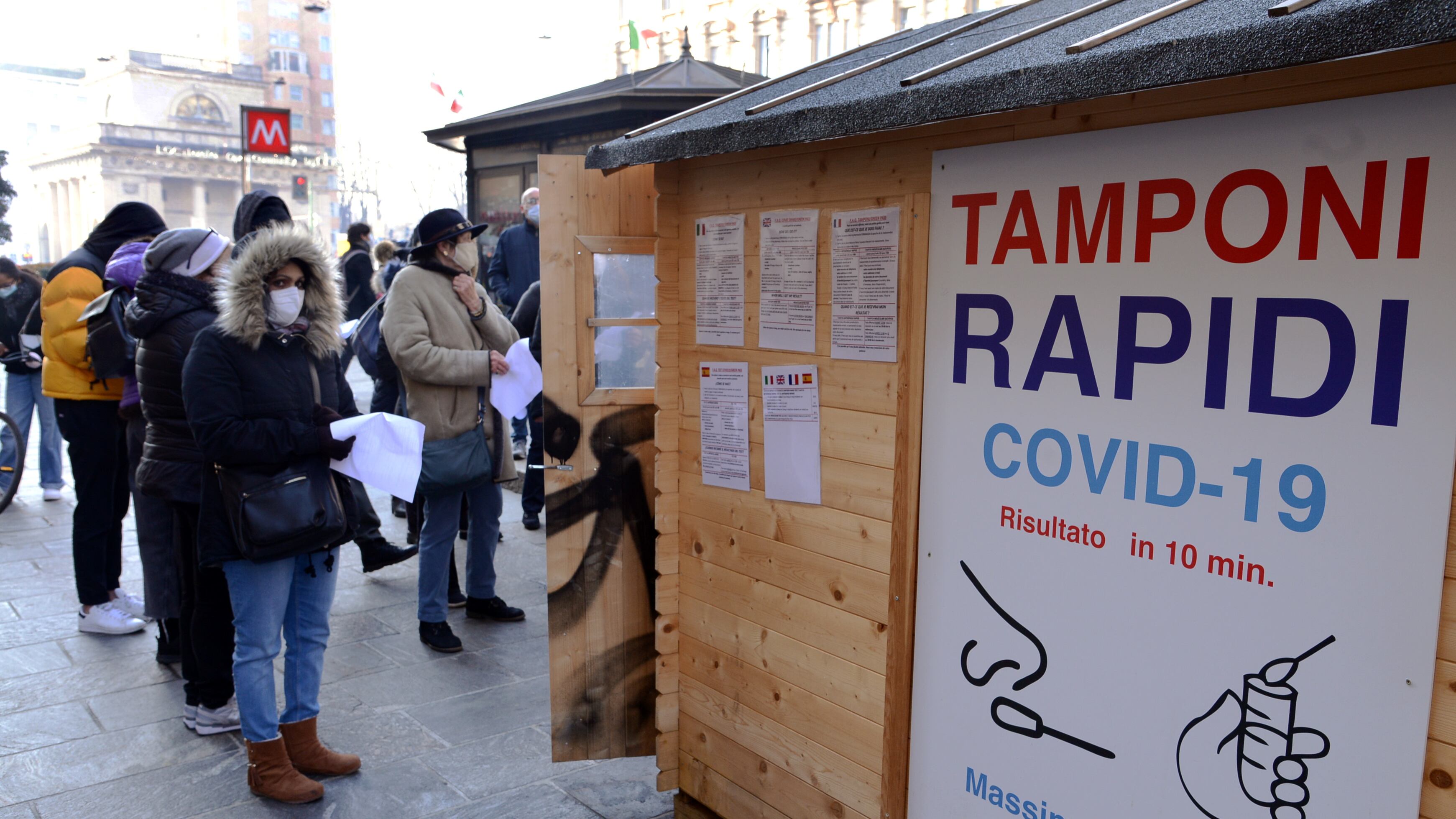 "Omicron sfugge ai tamponi rapidi": l'allarme dell'esperto