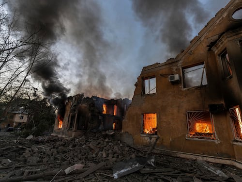 Ucraina, la pace resta incastrata sul Donetsk: territori, garanzie e il nuovo tentativo di Trump