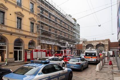 Palazzo in fiamme nel centro storico di Milano 4