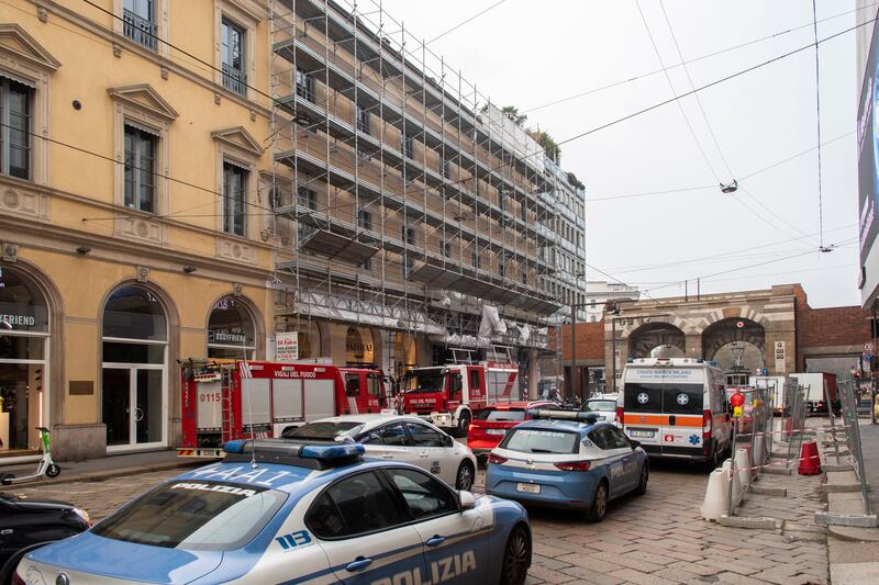 Palazzo in fiamme nel centro storico di Milano 4