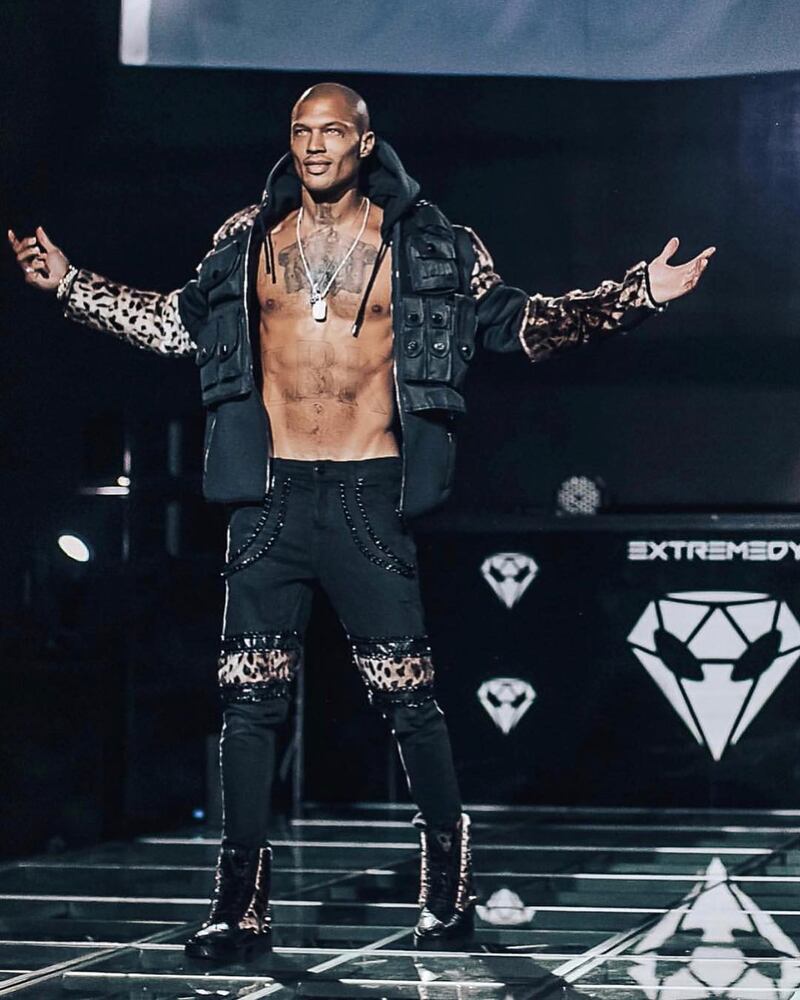 Jeremy Meeks, il più sexy detenuto di sempre, lasciato dalla ricca compagna 12