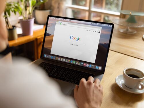 Google Chrome violato dagli hacker: cosa rischiano gli utenti