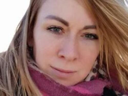 Accoltella la ex moglie davanti alle sue bimbe
