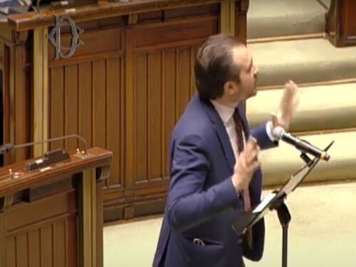 Conte interviene in Aula: la protesta di FdI e della Lega