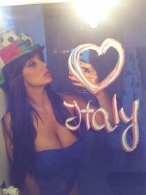 Marika Fruscio tifa con "il cuore" 5