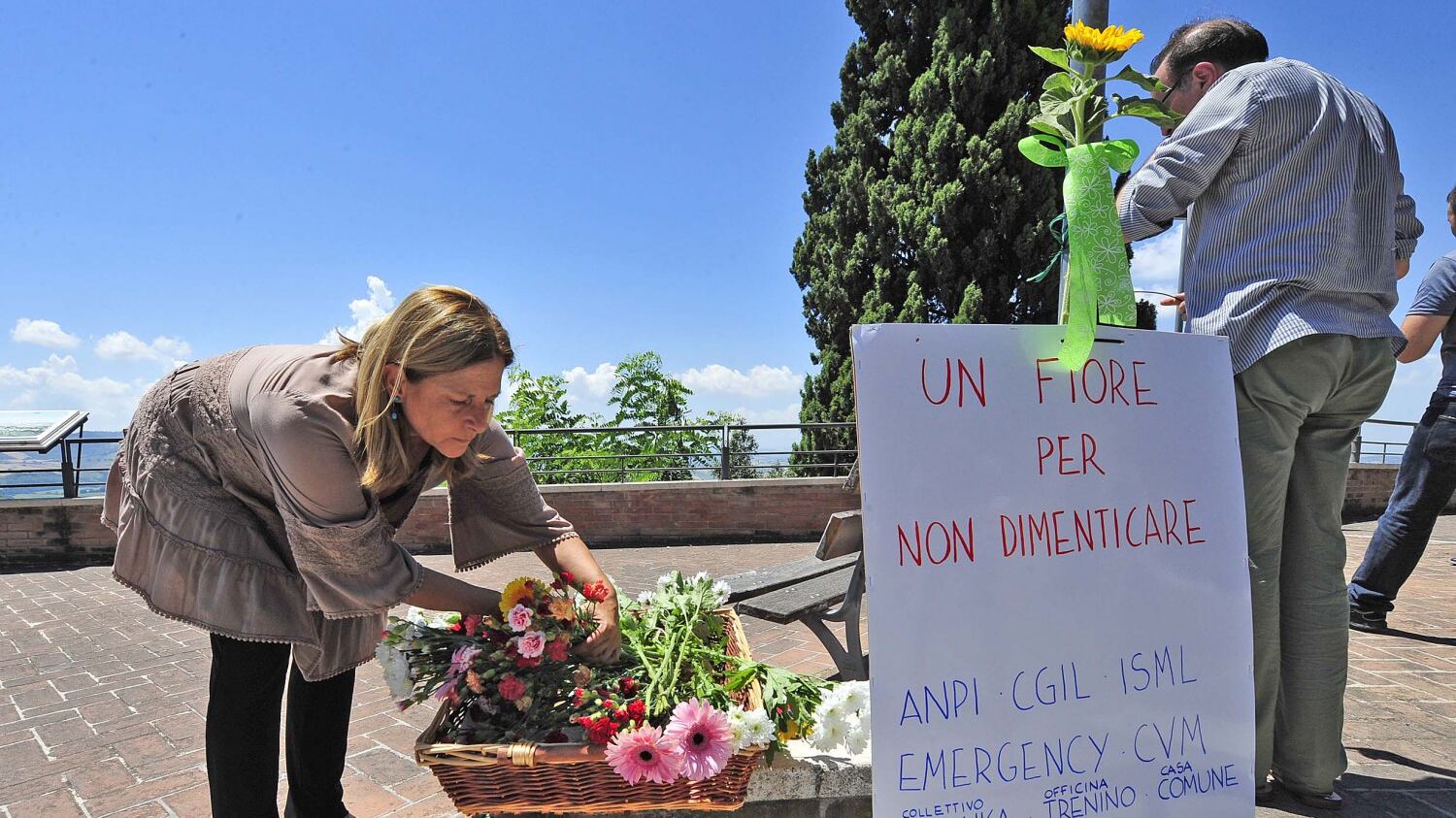 Oggi addio a Emmanuel. Ma su questa tragedia manca un pezzo di verità