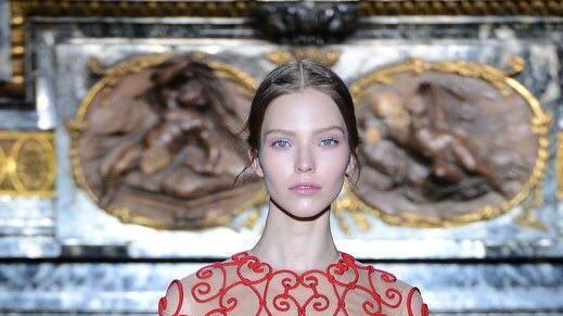 Ricami effetto rugiada È il barocco di Valentino