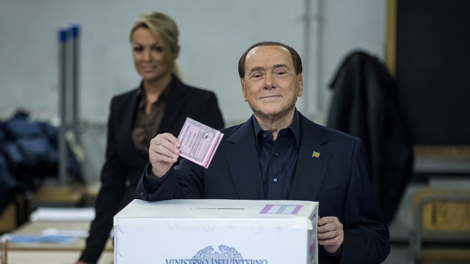 Referendum, tutti i big al voto Berlusconi: "Grande battaglia"