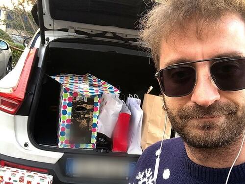 Natale amaro per la Iena Stefano Corti: "Auguri ai genitori separati come me che chiudono pacchi nei parcheggi"