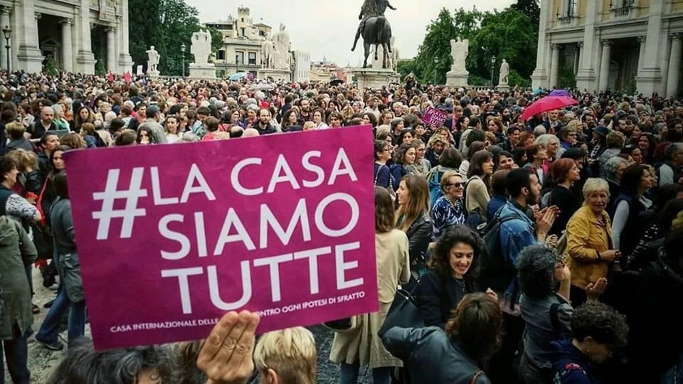 Il Pd dà soldi a femministe, il Campidoglio protesta: "Già 800mila euro l'anno"