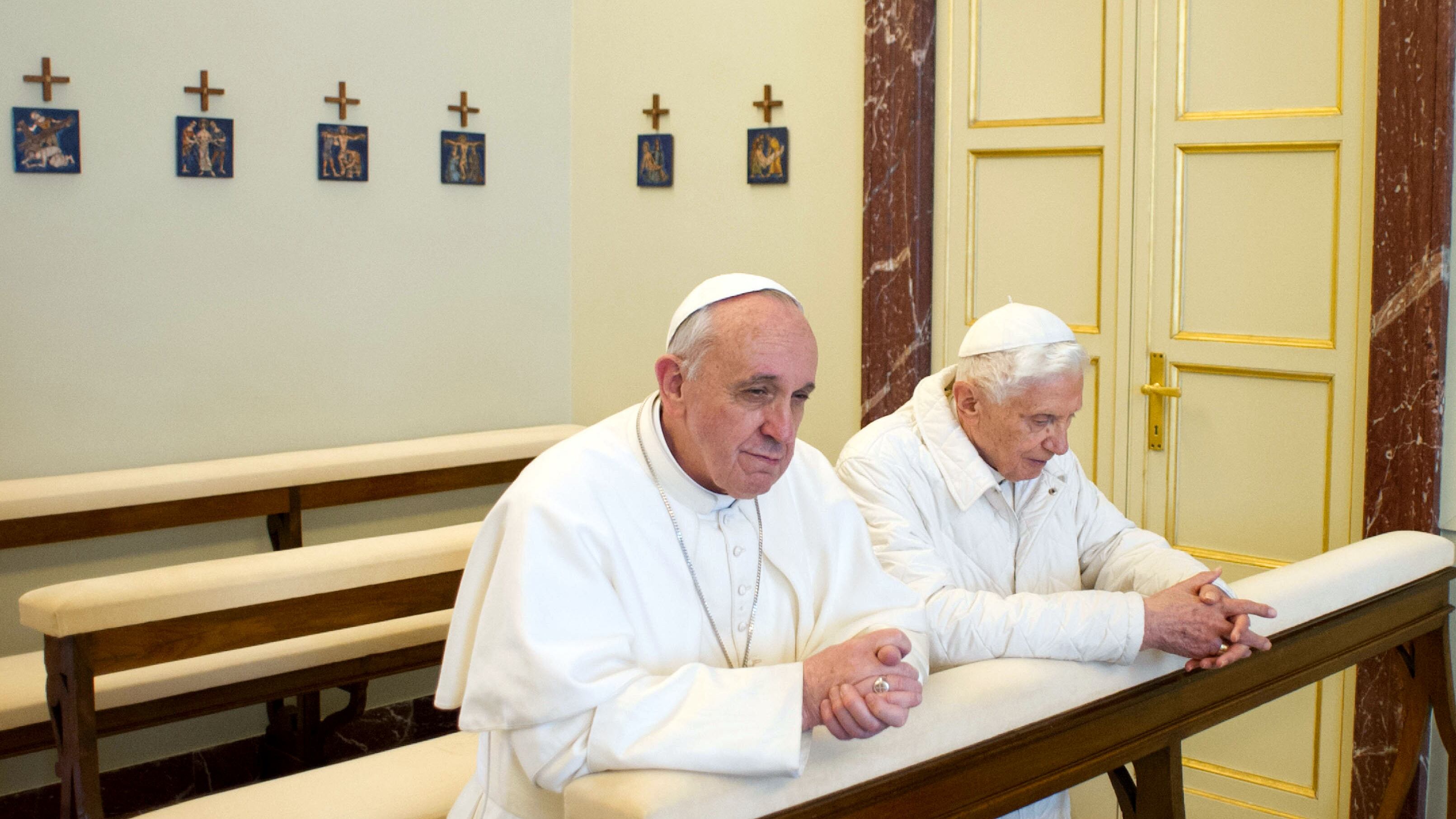 Francesco, il pontefice che ha convissuto con un altro Papa