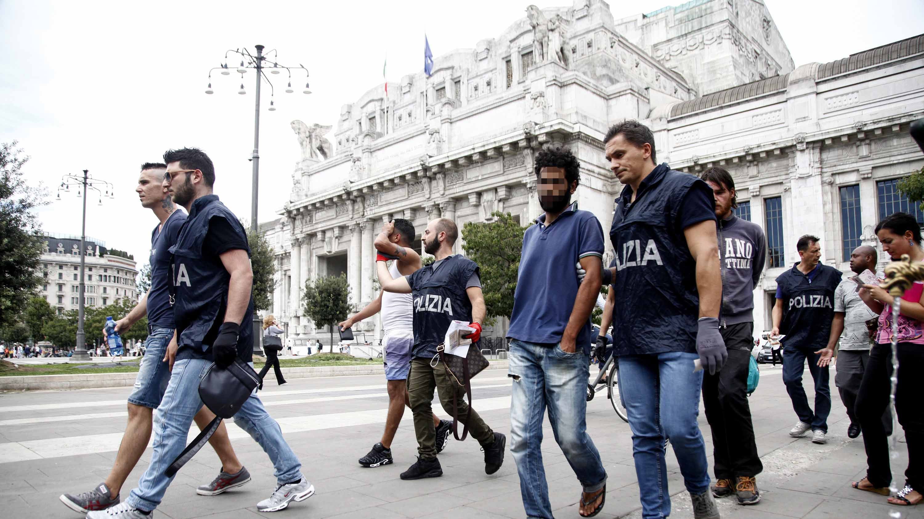 Record di clandestini a Milano e provincia: "Crimini in aumento"
