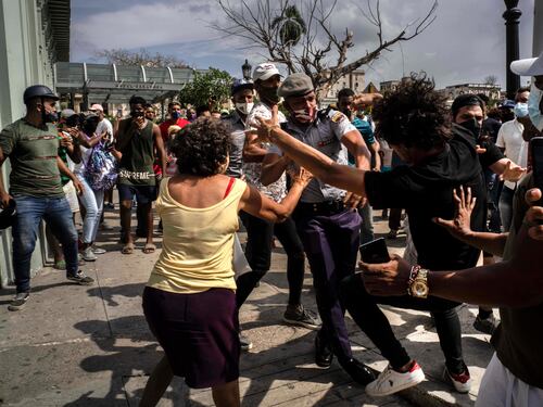 Cuba, rivolta di popolo contro il regime
