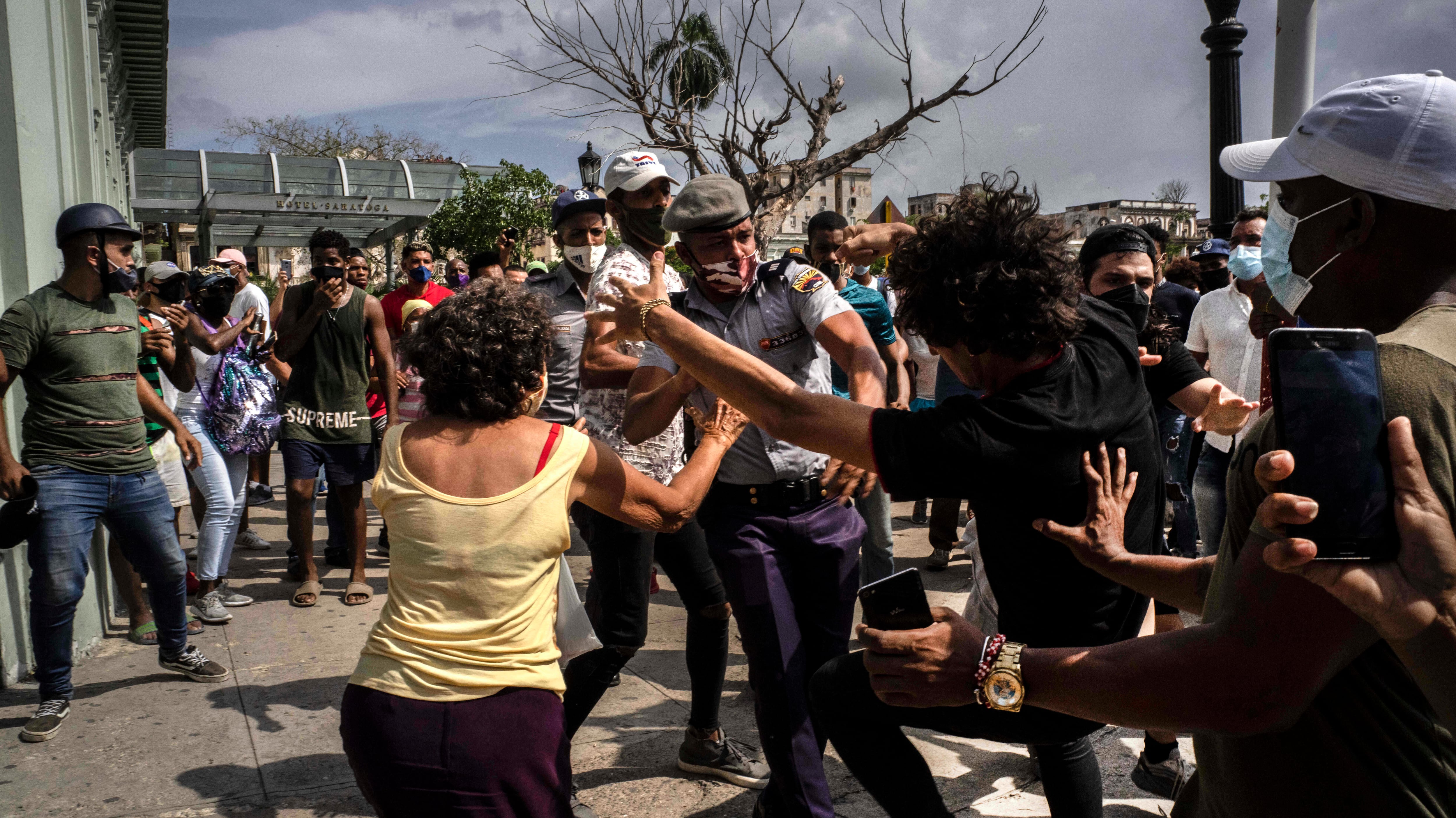 Cuba, rivolta di popolo contro il regime