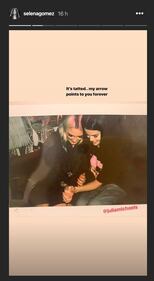 Il bacio "saffico" di Selena Gomez 1