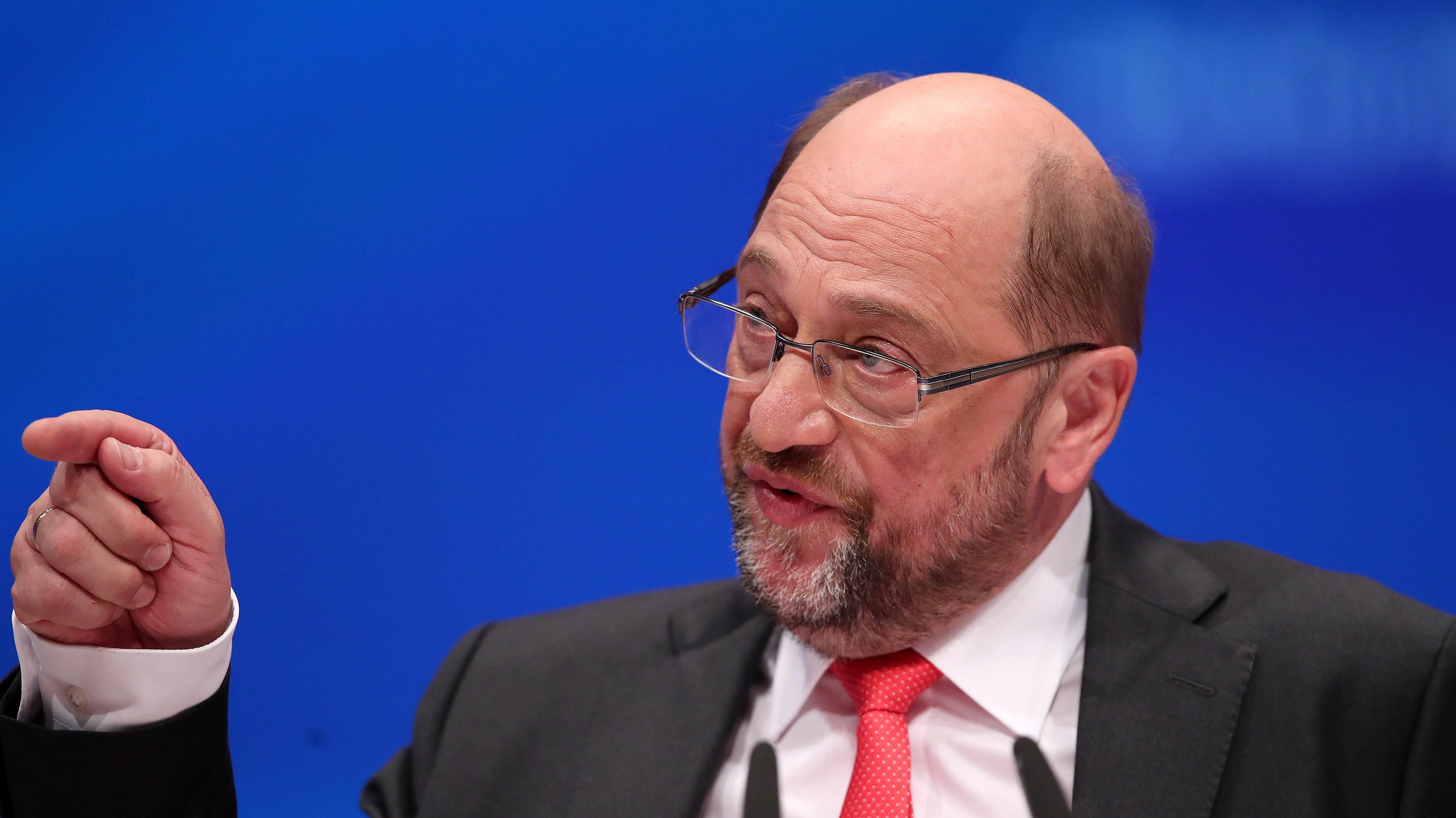 Germania, Schulz ora tenta di resistere. Ma l'Spd punta all'alleanza con la Merkel