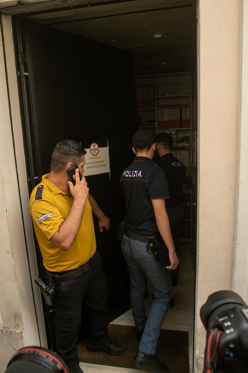 Dai sotterranei fanno un buco ed entrano da Bulgari: bottino di 500mila euro 10