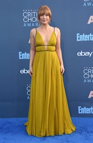 Critic Choice Awards 2016, dive senza reggiseno sul red carpet 13