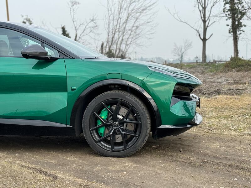 Lotus Eletre: guarda la gallery del nuovo suv elettrico anglo-cinese da 612 CV 4