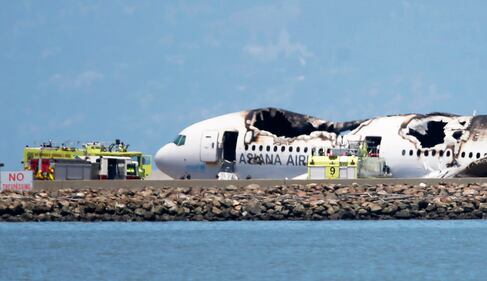 San Francisco, aereo si schianta e va in fiamme 11