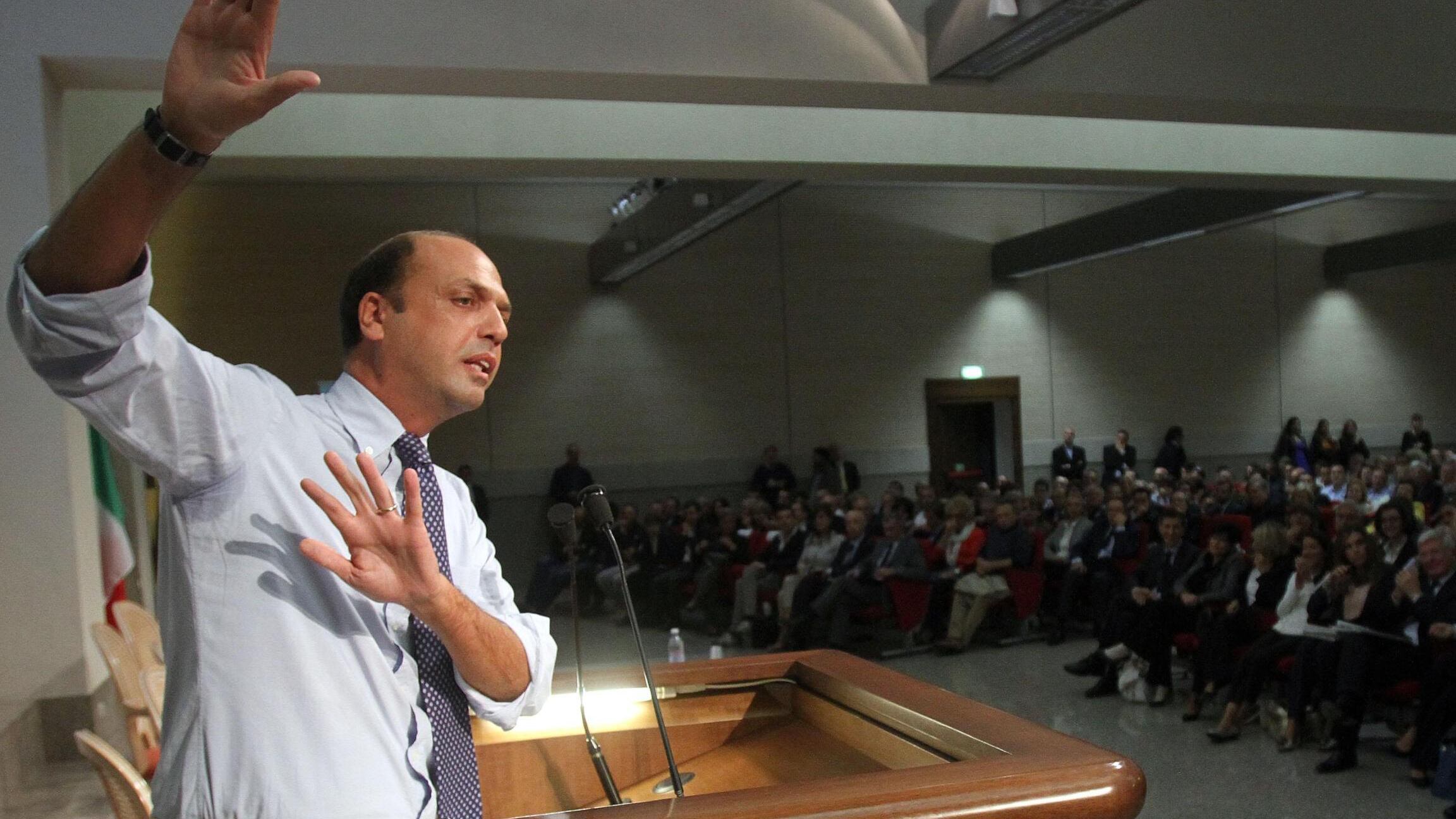Alfano e il Pdl: «Si riparte da qui» E i grandi assenti sono gli ex An