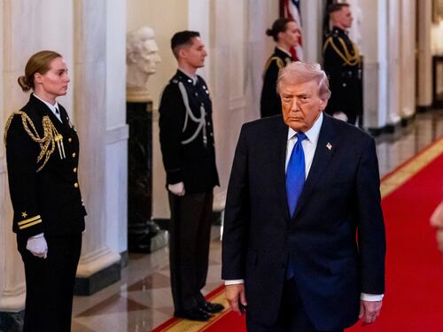Nato via dall'Iraq. E Trump accusa: "Alleati codardi"