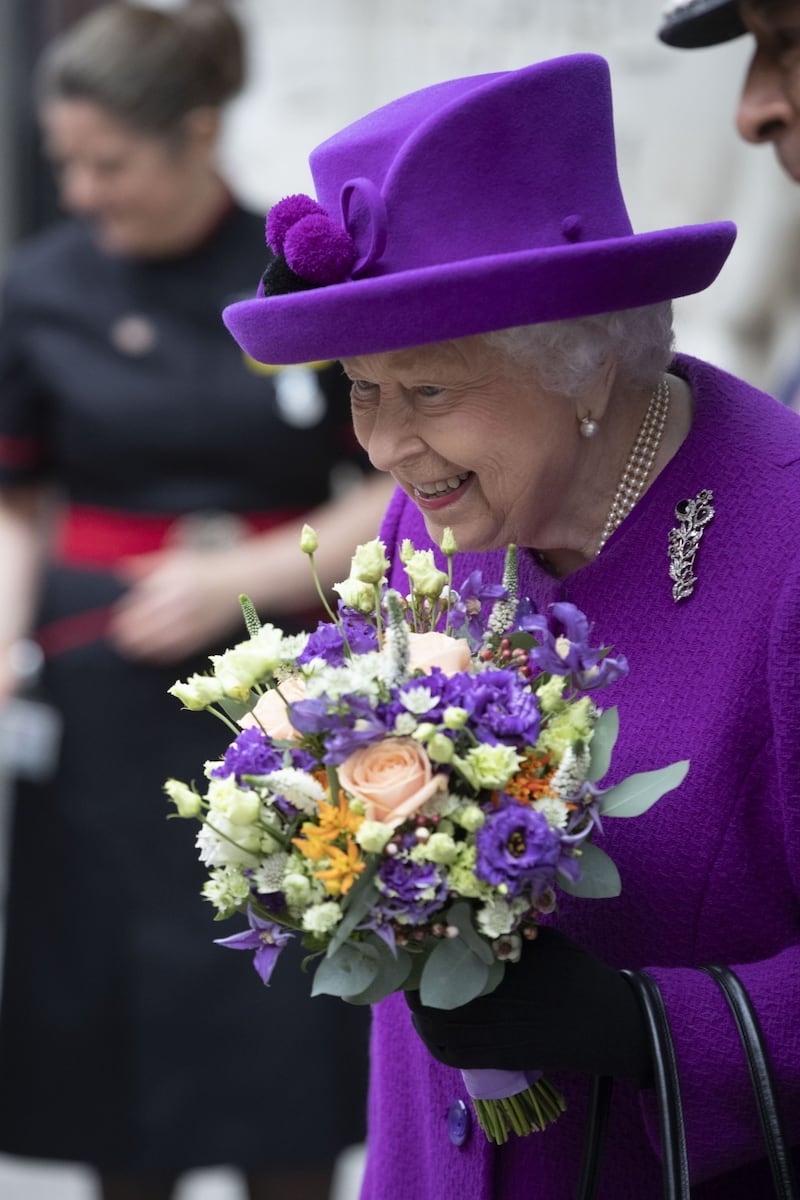 La Regina Elisabetta II in viola, foto 9