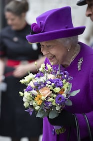La Regina Elisabetta II in viola, foto 9