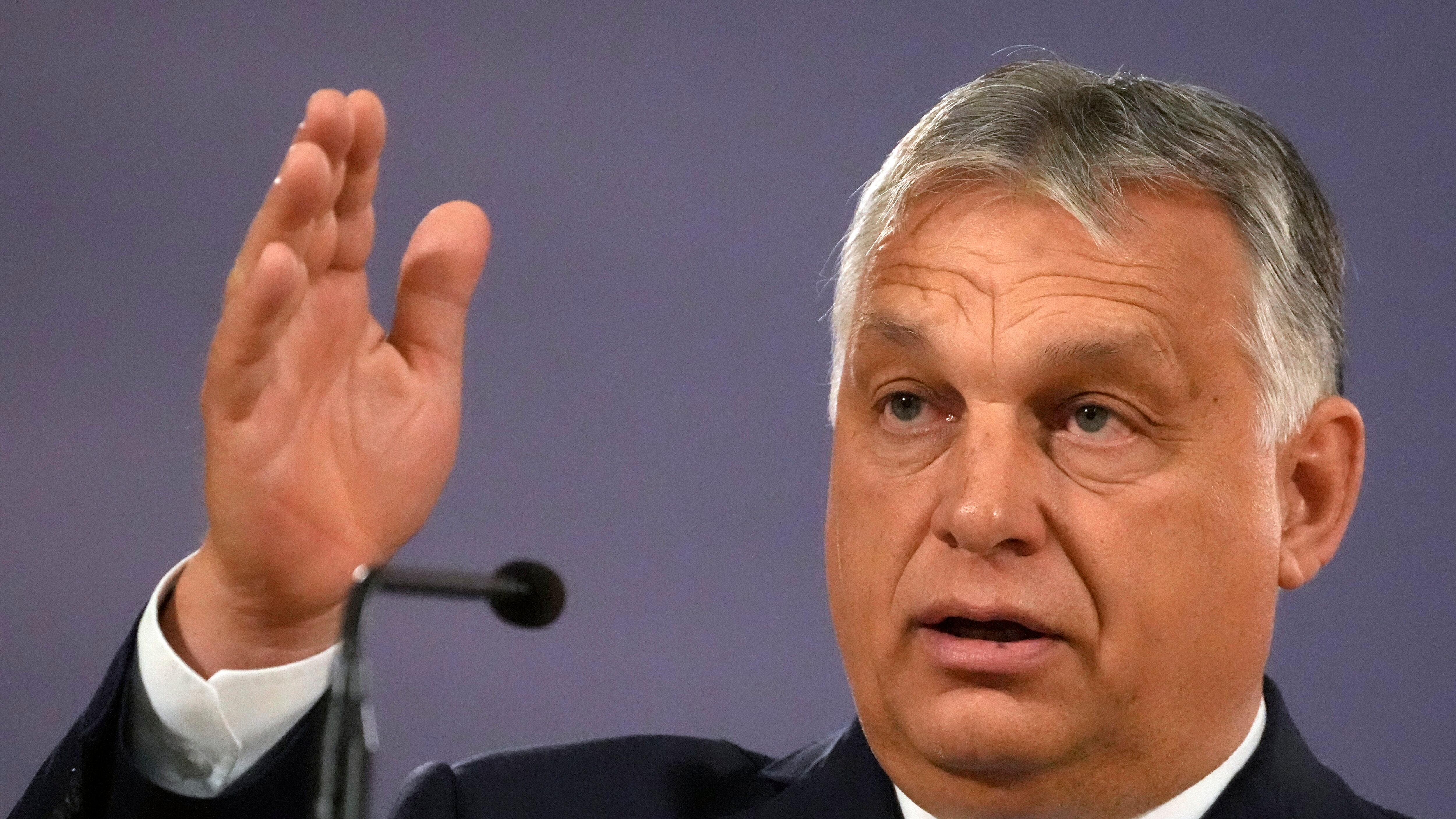 In migliaia al Gay Pride di Budapest. Orbán: "L'Ue ci ricatta, no ai suoi soldi"